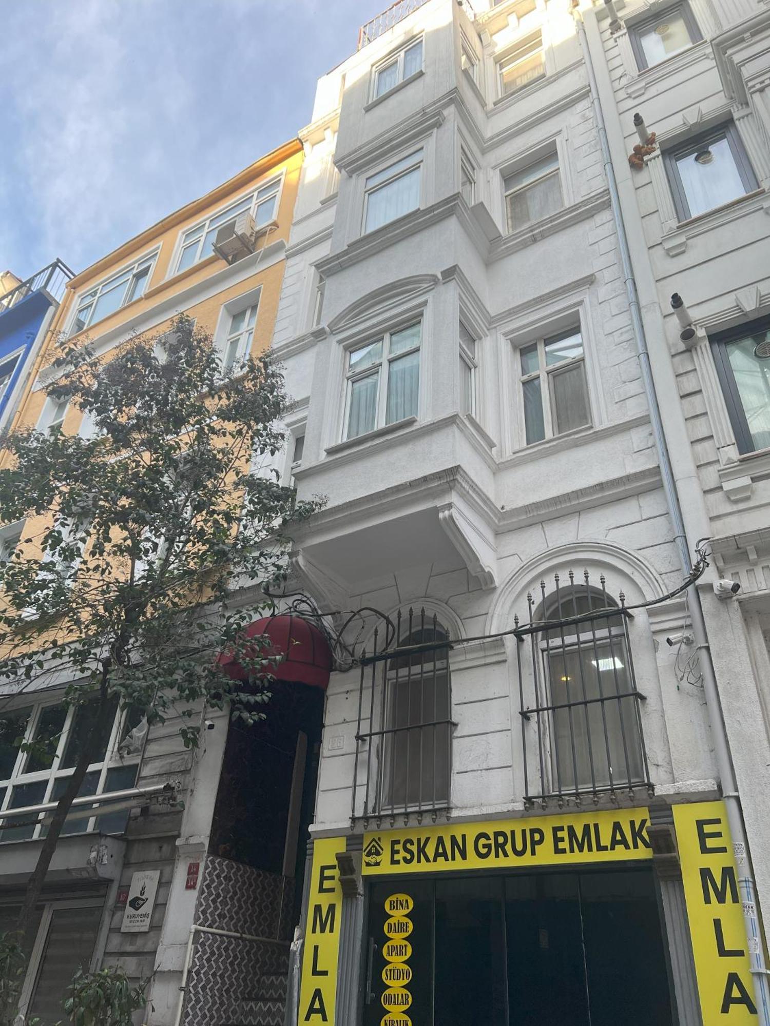 Aparthotel House 1 *