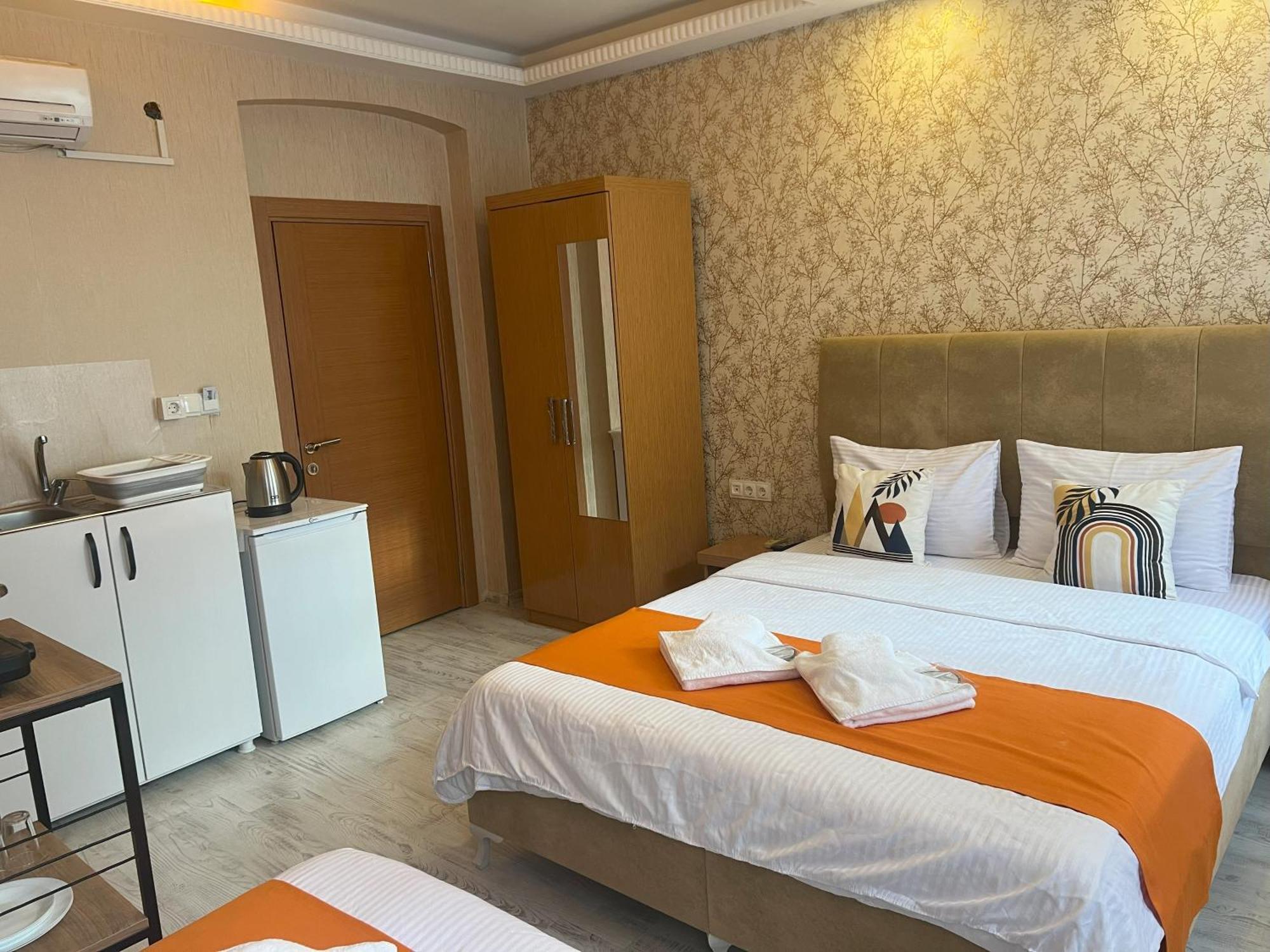 House 1 Aparthotel