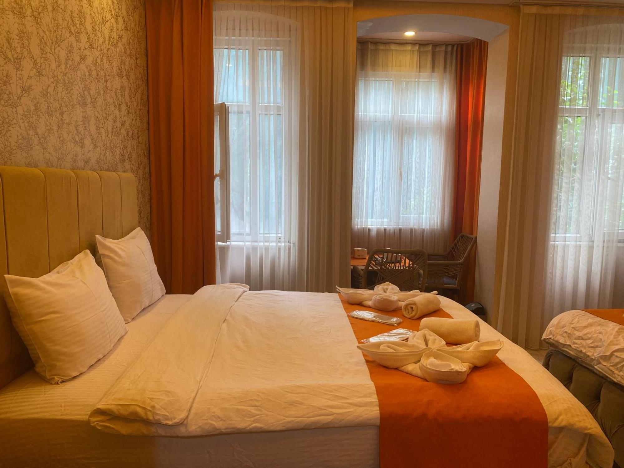 House 1 Aparthotel *
